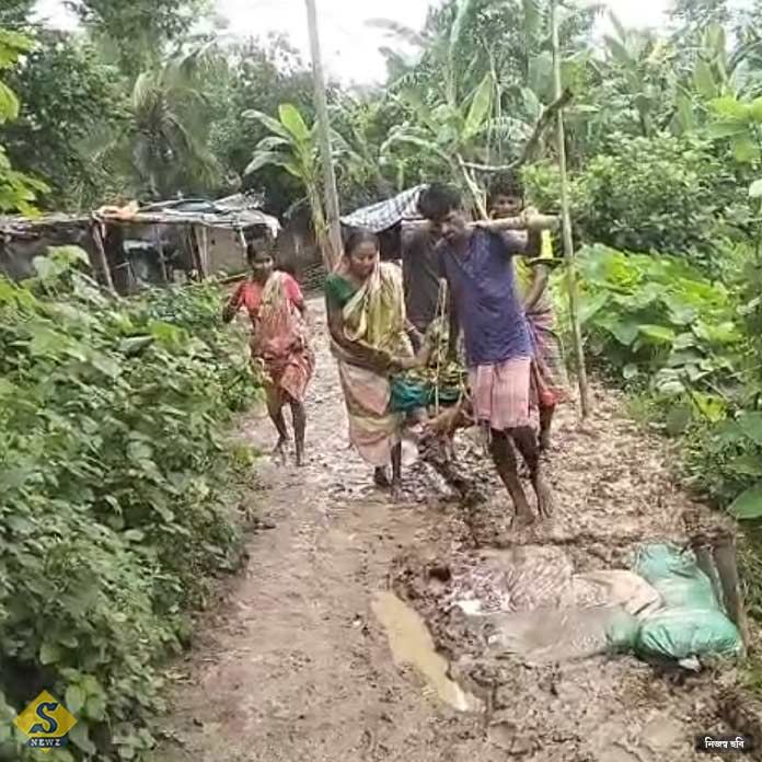বেহাল রাস্তা, নারায়ণগড়ে রোগীর ভরসা বাঁশের ডুলি