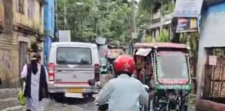 নিম্নচাপের দাপট, ভারী থেকে অতিভারী বৃষ্টি দক্ষিণবঙ্গে