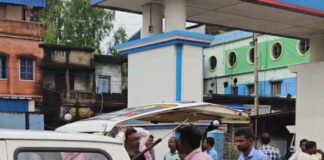 বাজ পড়ে প্রাণ গেল ১৫ জনের