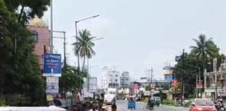 একুশে জুলাই রাস্তা থেকে উধাও বাস