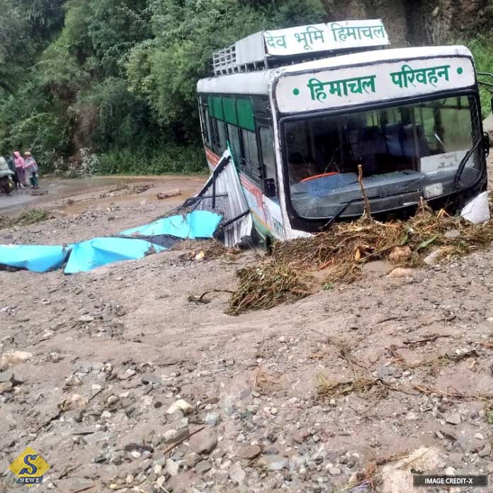 বৃষ্টি , ভূমিধসে বিধ্বস্ত হিমাচলে মৃত্যু বাড়ছে