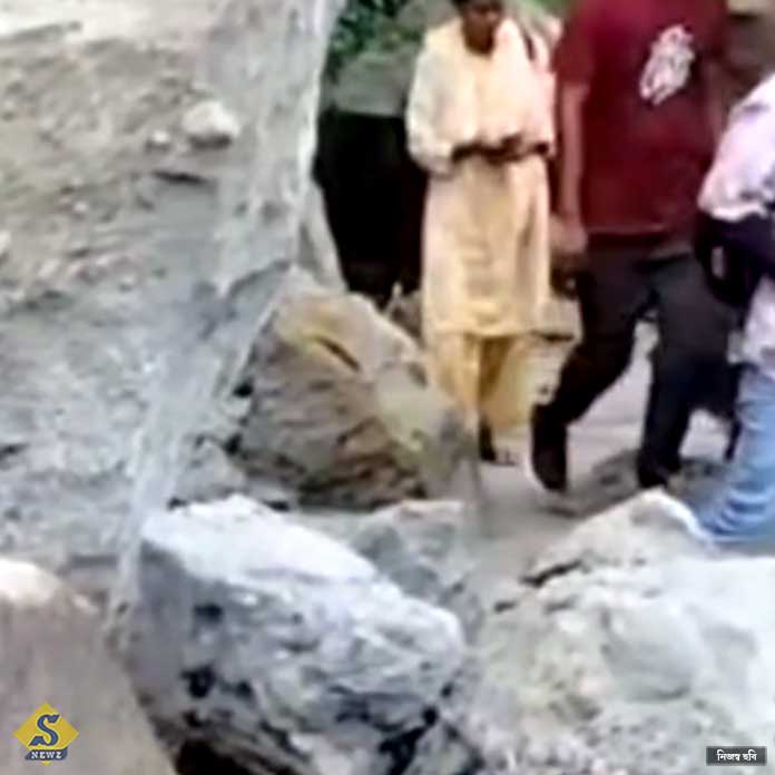 সেবক করোনেশন ব্রিজে ধস, বন্ধ ১০ নং জাতীয় সড়ক