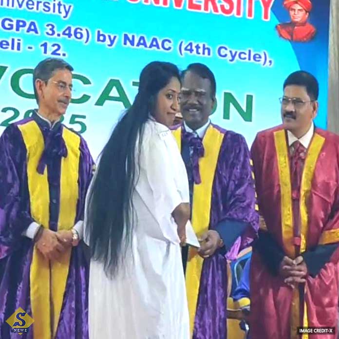 রাজ্যপালের থেকে শংসাপত্রে ‘না’ ডিএমকে নেতার স্ত্রী-র