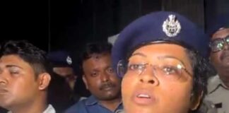 কেন্দ্রীয় হাসপাতালে ময়নাতদন্তে অনড় বাবা-মা