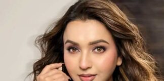 পুজোয় কৌশানীর ‘সিঙ্গল লাইফ’
