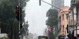 বৃষ্টিতে ভাসছে মুম্বই, জারি লাল সতর্কতা