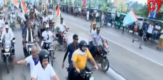 ভোটার অধিকার যাত্রায় বুলেট চালালেন রাহুল-তেজস্বী