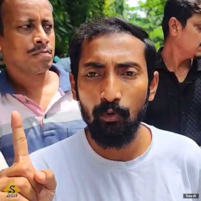 সরকার-বিচারব্যবস্থার দিকে আঙুল চাকরিহারাদের