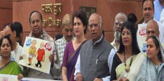 ‘এসআইআর’ নিয়ে সংসদে বিক্ষোভ বিরোধীদের