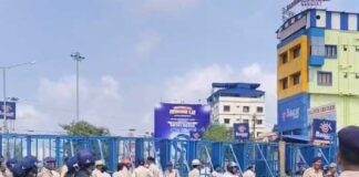 বসেছে লোহার ব্যারিকেড, বন্ধ হাওড়া-দ্বিতীয় হুগলি সেতু
