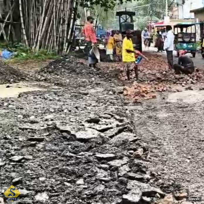 নবগ্রামে শিশুদের নিয়ে উল্টালো টোটো, তোপ মালব্য-র