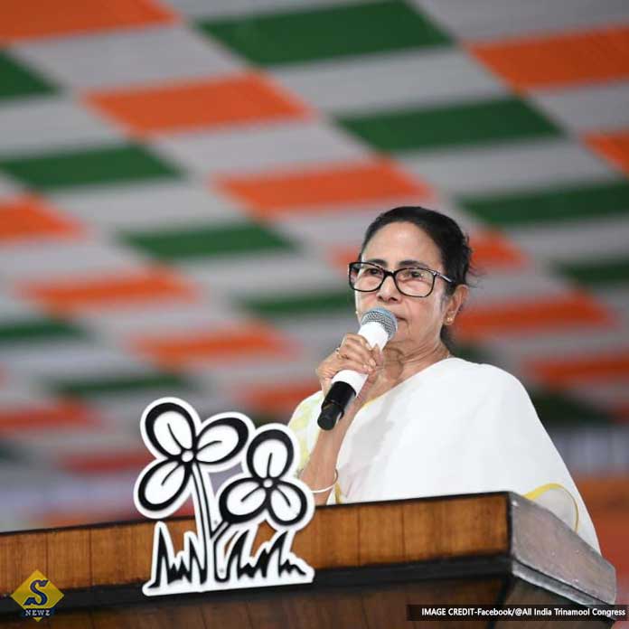 প্রধানমন্ত্রীদের নিয়ে বই লিখবেন মমতা
