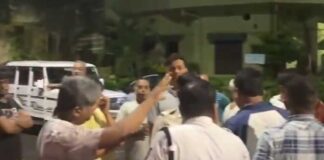 পুলিশের মারে কোমর ভাঙল প্রাক্তন বিচারপতির আইনজীবী ছেলের!