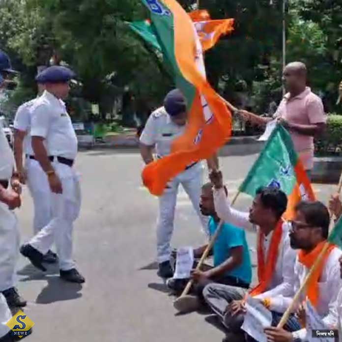 পুলিশের লাঠি, বিজেপির বিক্ষোভে উত্তেজনা সল্টলেকে