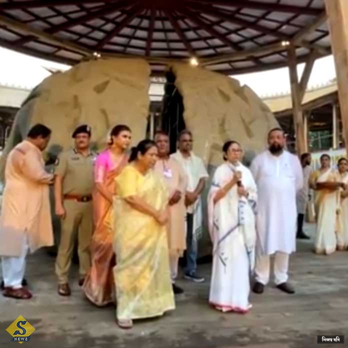 বৃষ্টি মাথায় শারদ উৎসবের সূচনা মুখ্যমন্ত্রীর
