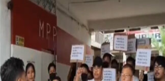 ইম্ফলে মোদীর সভাস্থলের কাছে কংগ্রেসের বিক্ষোভ