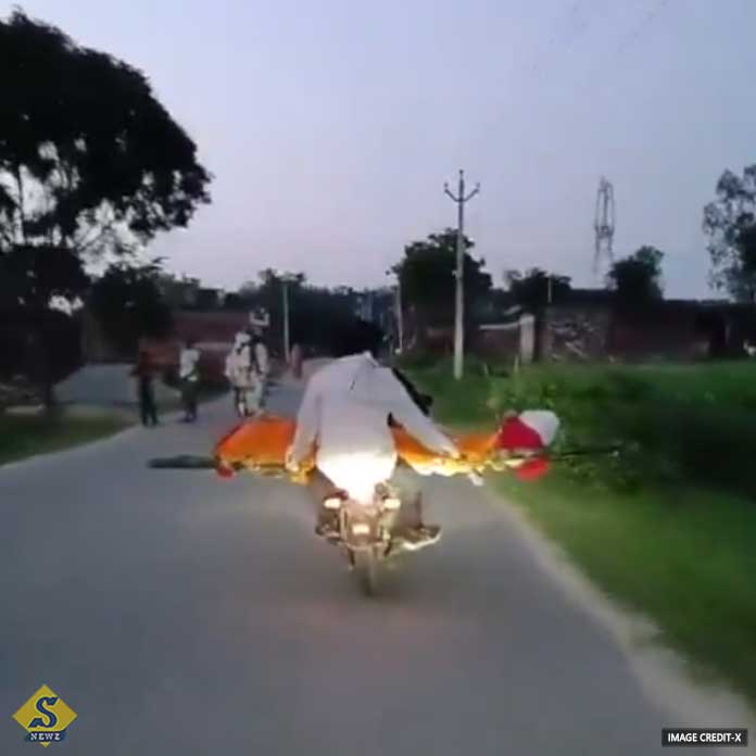 উত্তরপ্রদেশে বাঁশের দোলা সমেত বাইকে মরদেহ!