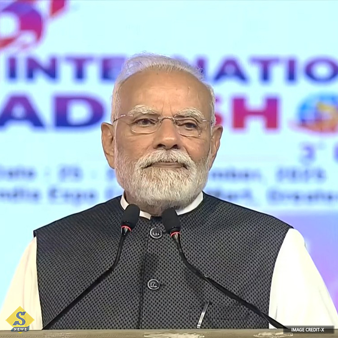GST,-tax-on-shirts-worth-Rs-1,000-reduced-by-Rs-35_-Modi