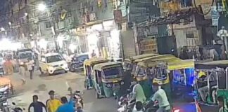গুলশন কলোনিতে পিস্তল-চপার নিয়ে দাপালো দুষ্কৃতীরা