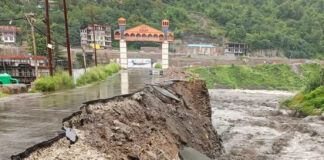 হিমাচলে ফের মেঘভাঙা বৃষ্টি, ধ্বংসস্তূপের নীচে অসংখ্য গাড়ি