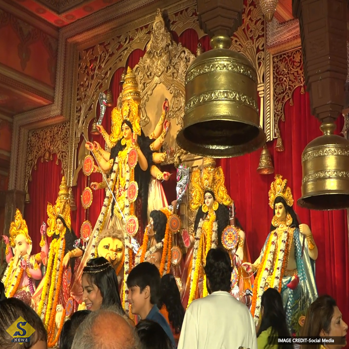 দেশ-বিদেশে দুর্গাপুজোর আনন্দে মাতোয়ারা বাঙালি