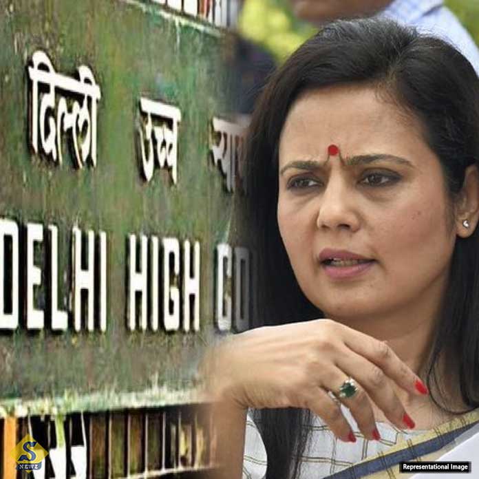 অর্থের বিনিময়ে প্রশ্নকাণ্ডে অস্বস্তিতে মহুয়া 