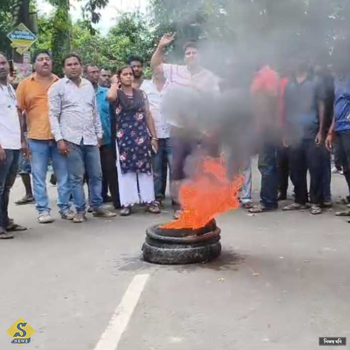 প্রৌঢ়াকে ধর্ষণ-খুনের অভিযোগ, অবরোধ-বিক্ষোভ তাহেরপুরে