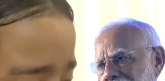 মোদীর সামনে কান্নায় ভাঙলেন ছাত্রী