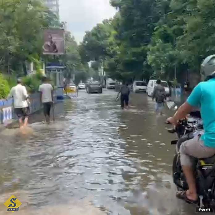 ২৪ ঘণ্টা পরেও জলযন্ত্রণা কলকাতায়