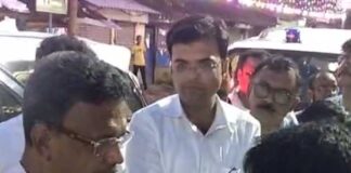 বেহাল রাস্তা কেন, গাড়ি দাঁড় করিয়ে ফিরহাদকে প্রশ্ন