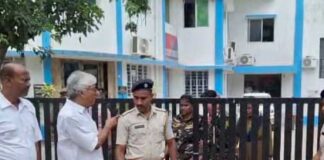 এসপি অফিসের বাইরে ধর্নায় তমান্নার মা-বাবা