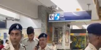 দক্ষিণেশ্বর মেট্রো স্টেশনে ছাত্রকে কুপিয়ে খুন