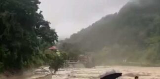 ফুঁসছে তিস্তা, বন্ধ কালিম্পং-দার্জিলিং রোড