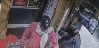 সোনার দোকানে মাথায় পিস্তল ঠেকিয়ে ৫০ লাখ লুঠ, হেঁটে পালাল দুষ্কৃতীরা