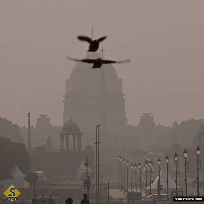 Delhi's-air-quality-worsens-on-Diwali,-AQI-at-400