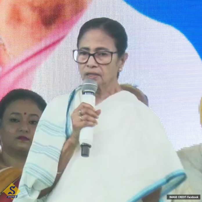 গুজবে কান নয়, ধীরে সুস্থে পুজো, ছটে সতর্ক মমতা