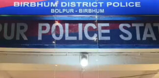 থানা চত্বরে নাচ, অনুব্রত-র কুকথায় বিদ্ধ আইসি