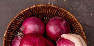 পেটের মেদ কমাতে পেঁয়াজ