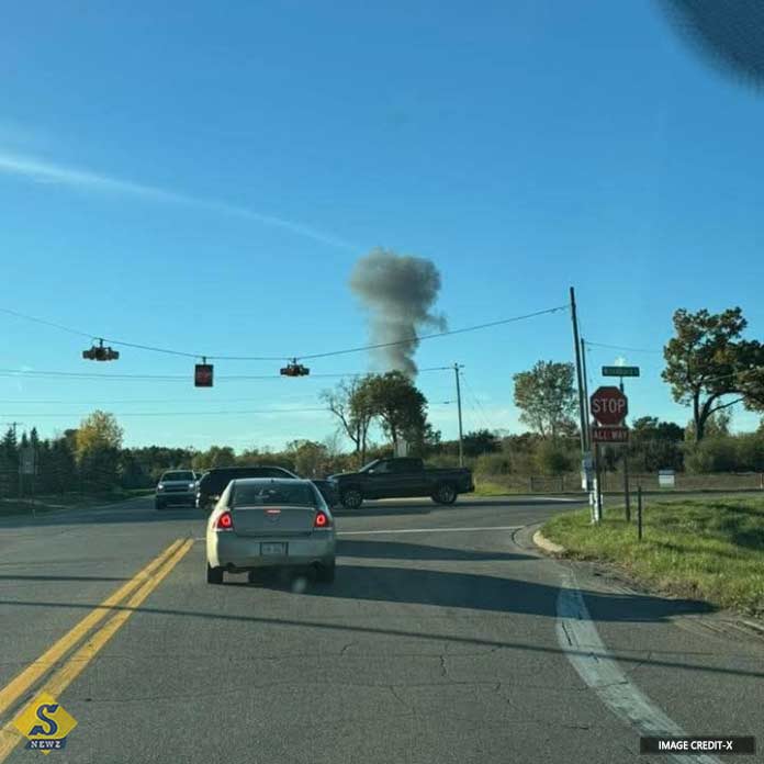 Plane-crashes-on-US-highway,-3-dead