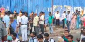 এসএলএসটি চাকরিপ্রার্থীদের বিক্ষোভে উত্তাল