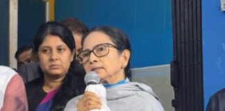 ত্রাণ-পুনর্বাসন নিয়ে রাজনীতির অভিযোগ মুখ্যমন্ত্রীর