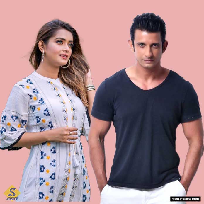 Tanjin-Tisha-is-not-staying-with-Sharman-Joshi