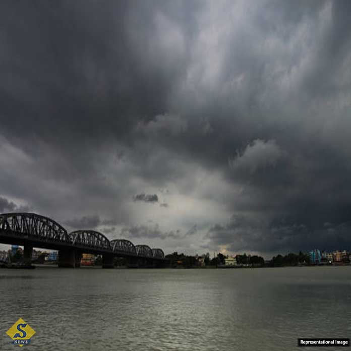 দক্ষিণে ৩ দিন দুর্যোগ, চন্দননগরে খোলা শুরু তোরণের