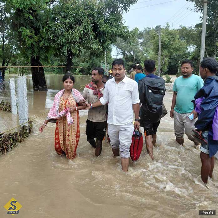 ফুঁসছে নদী, রাস্তা-রেললাইন জলের তলায়, বাতিল ট্রেন