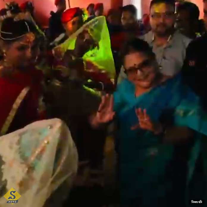 বারাসতে পুজোয় মণিপুরী নাচ কাকলির, যানজটে ক্ষুব্ধ চিরঞ্জিত