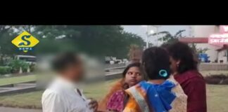 সিবিআই চাইছেন নির্যাতিতার বাবা, যাদবপুরে রাতদখল