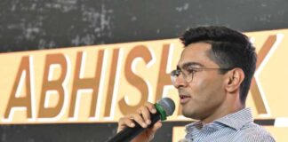 মানুষের অধিকার কাড়ার চেষ্টা! কমিশনকে অভিষেক