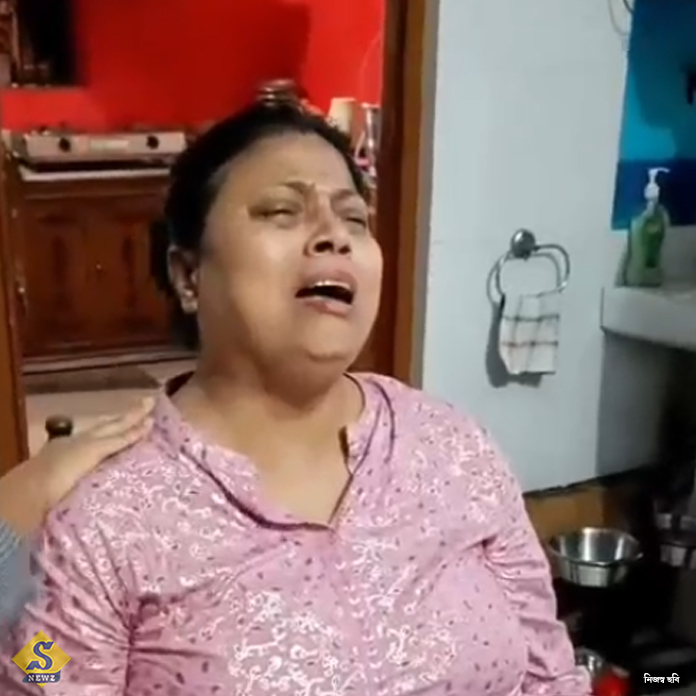 এসআইআর : কেঁদে ভাসালেন বিএলও, বেডে বসেই ফর্ম ফিলাপ