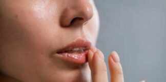 শীতের শুরুতে ঠোঁটের যত্ন ( Riya )