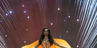 মিস ইউনিভার্সের মঞ্চে পড়ে আইসিইউতে সুন্দরী